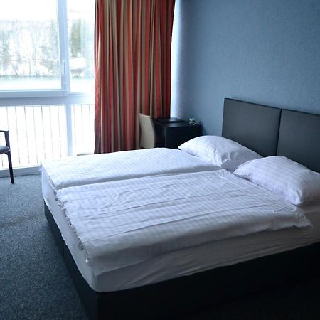 Hotel Les Rives Du Doubs 레브레네 외부 사진