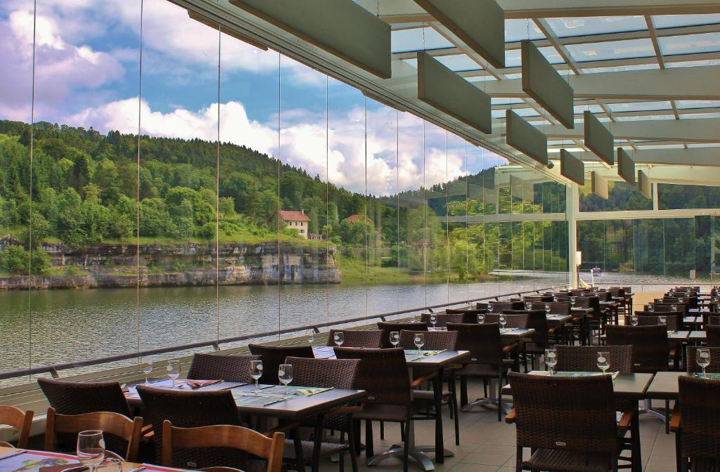 Hotel Les Rives Du Doubs 레브레네 외부 사진